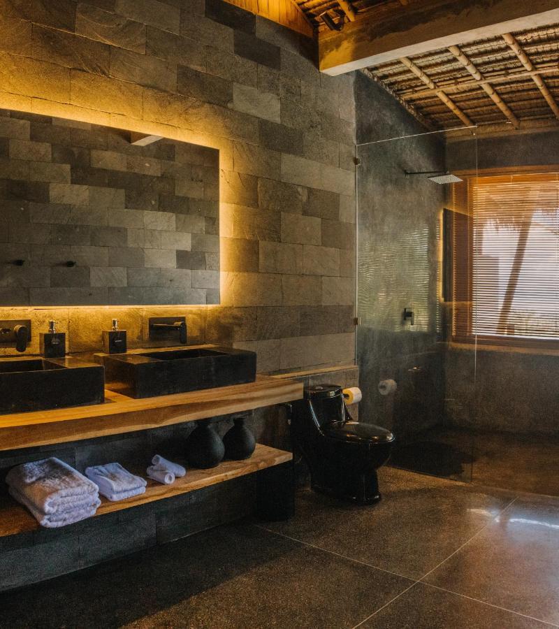 Neano Escape Hotel Manggis  Exterior photo Bathroom at the hotel